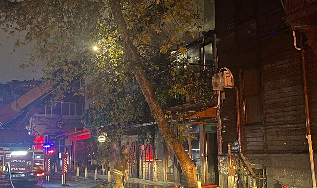 İstanbul'da lüks kafe alev alev yandı
