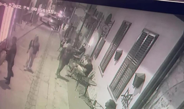 İstek şarkıyı bilmeyen müzisyene kabusu yaşattılar