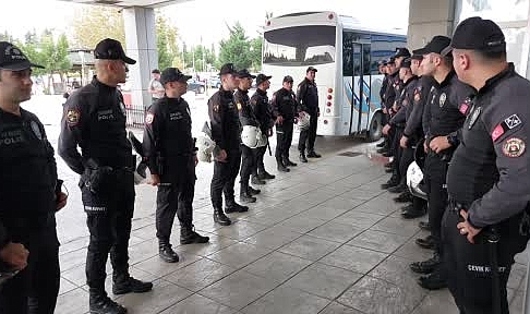 İzinsiz gösteriye polis müdahalesi! 13 gözaltı