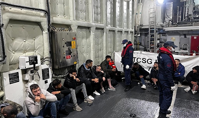 İzmir açıklarında 155 düzensiz göçmen yakalandı