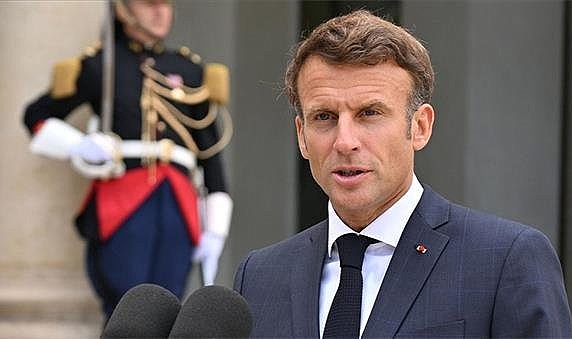 Kalın giyinme trendine Macron da katıldı