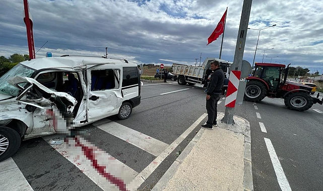 Kamyon ile hafif ticari araç çarpıştı