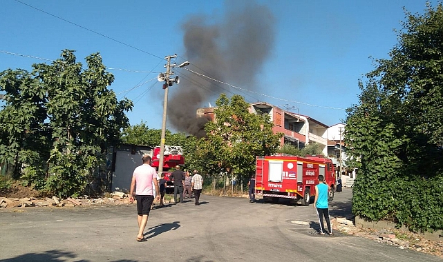 Kocaeli'de 4 katlı binada yangın çıktı