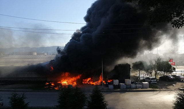 Kocaeli'nde sanayi tesisini alevler sardı!