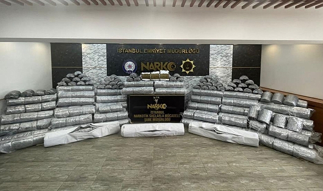 Kumaşların içinden 1,5 ton uyuşturucu çıktı