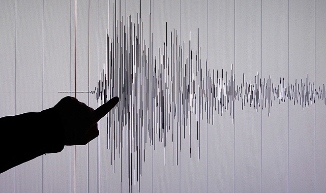 Kuşadası'nda art arda korkutan depremler