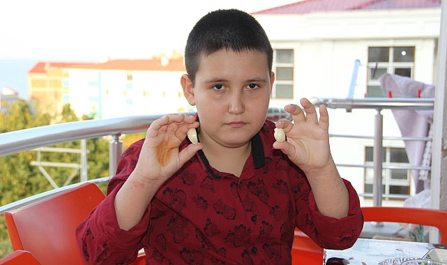 Leblebi tüketir gibi sarımsak yiyor