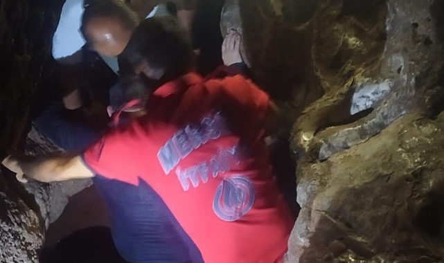 Mağaraya sıkışan kişiyi itfaiye ekibi kurtardı