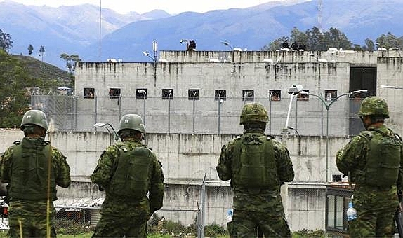 Mahkumlar arasında silah ve bıçaklı şiddet: 15 ölü, 20 yaralı