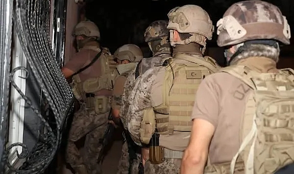 Mersin'de silahlı kavgaya karışan 2 çeteye operasyon