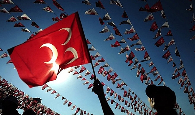 MHP'de şok istifa!