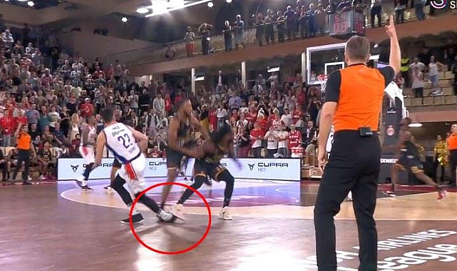Monaco - Anadolu Efes maçında hakem hatası!