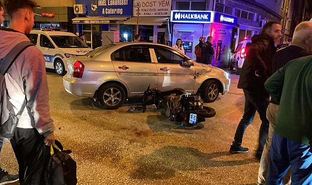 Motosiklet aniden önüne kıran otomobile çarptı