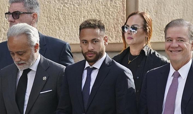 Neymar hakim karşısında!