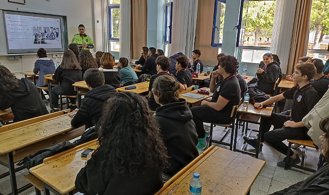 Öğrencilere sınıf içi trafik kural ihlalleri eğitimi