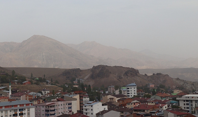 Oltu'yu toz bulutu sardı