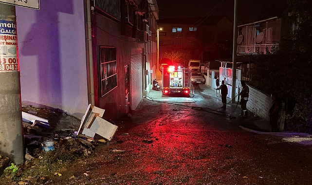 Önce eşyalarını sonra da evini yaktı