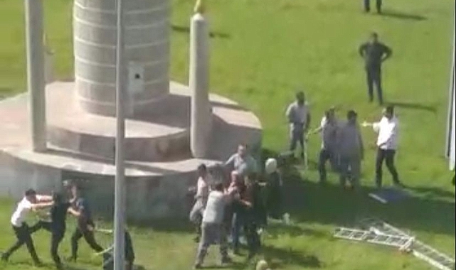 Ortalık savaş alanına döndü: Trafik kilitlendi