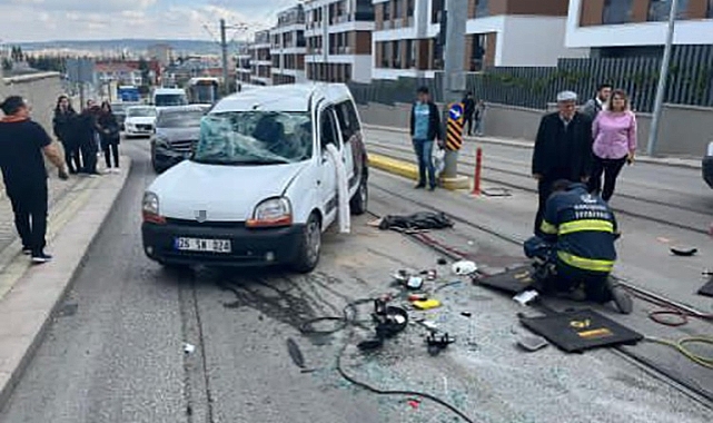 Otobüsle hafif ticari araç çarpıştı: Ölü ve yaralılar var