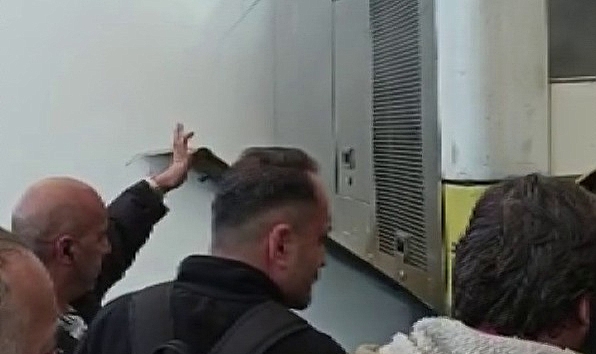 Otobüste çıkan yangını vatandaşlar söndürdü