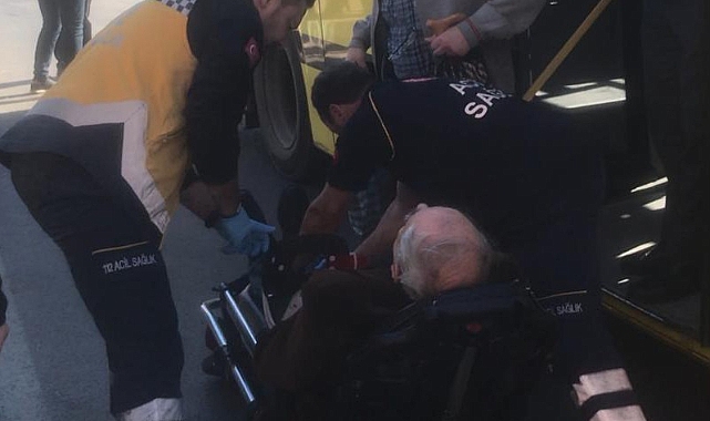 Otobüste rahatsızlanan yolcu ambulansla hastaneye kaldırıldı