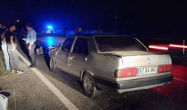 Otomobil traktöre çarptı