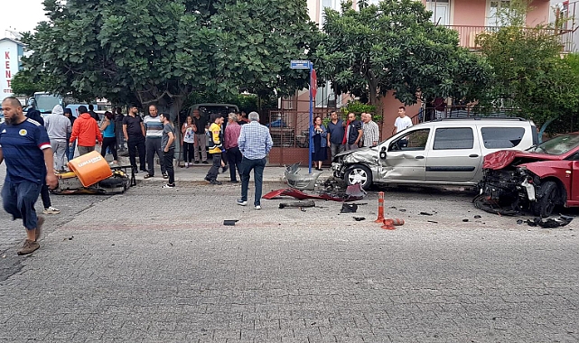 Otomobilin çarptığı motosikletli havada takla attı