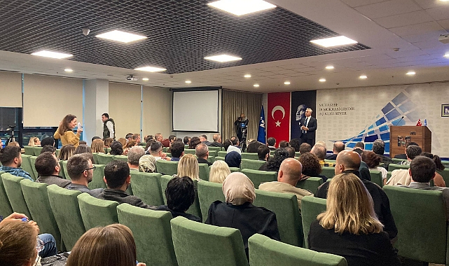Özgür Erdursun’dan BSMMM Odası’na seminer