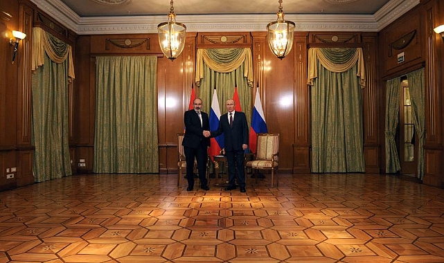 Putin ve Paşinyan Soçi'de bir araya geldi