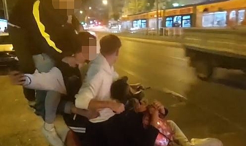 Scooter faciasından ders çıkarmayan gençler pes dedirtti