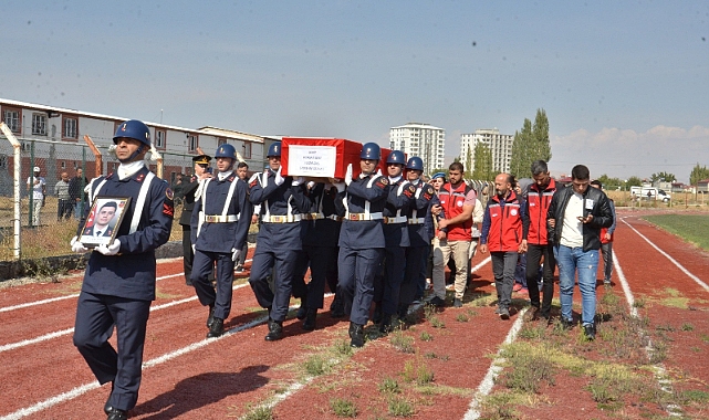 Şehit Uzman Çavuş son yolculuğuna uğurlanıyor