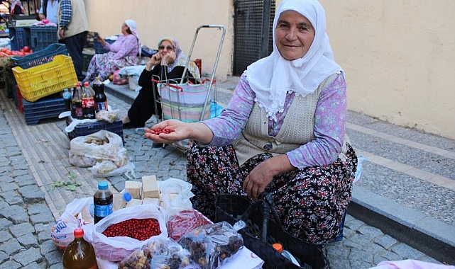 Şifa deposu kızılcık, pazar tezgahlarında