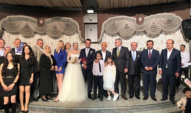 Siyaset dünyası düğünde bir araya geldi