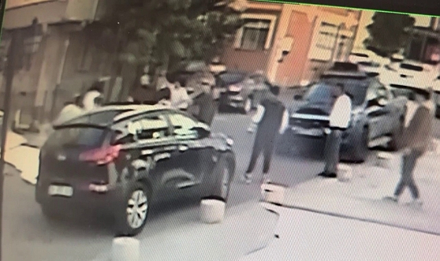 Sokak ortasında bıçaklı dehşet: 1 ölü, 2 yaralı