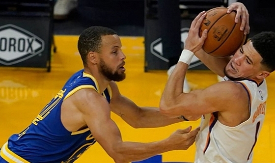 Son şampiyon Warriors fena çarpıldı