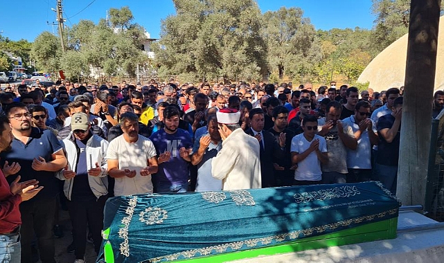 Süratle tabelaya çarpan genç can verdi
