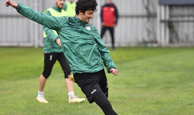 Tarsus İdman Yurdu maçı hazırlıklarını tamamlayan Bursaspor tesislerde kampa girdi