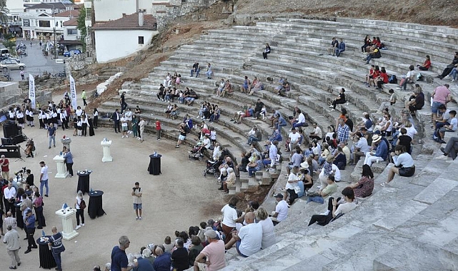 Telmessos Antik Tiyatrosu 7 yılın ardından kapılarını ziyaretçilere açtı