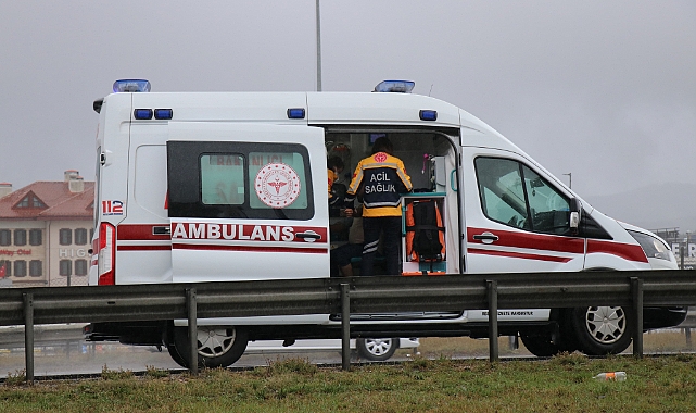 TEM’de kontrolden çıkan cip bariyere çarptı: 4 yaralı