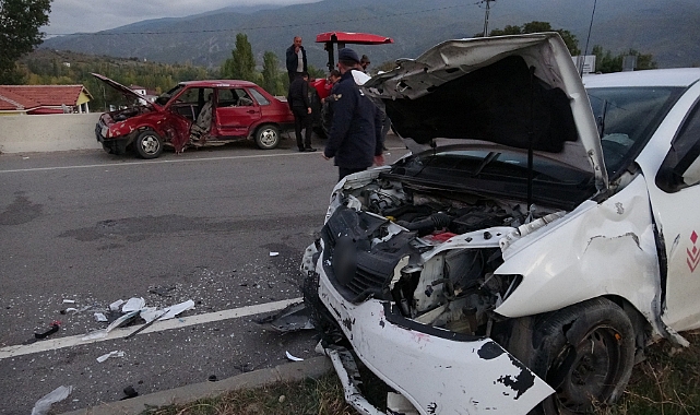 Tokat'ta iki otomobil çarpıştı: 1 ölü, 2 yaralı