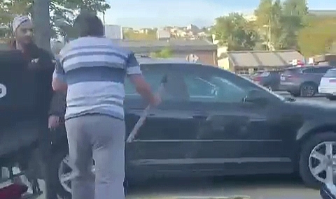 Trafikte tartıştığı kişiye balta ile saldırmaya kalktı
