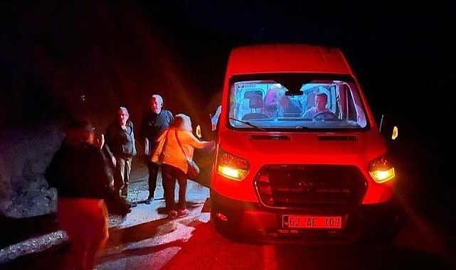 Tur otobüsü yolda kaldı