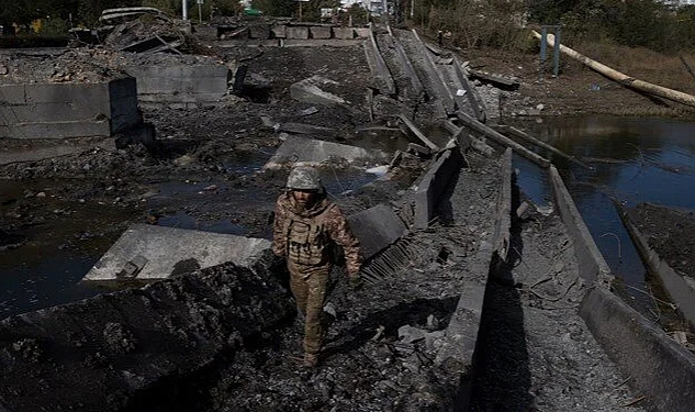 Ukrayna, Donetsk'teki kritik kenti kuşattı
