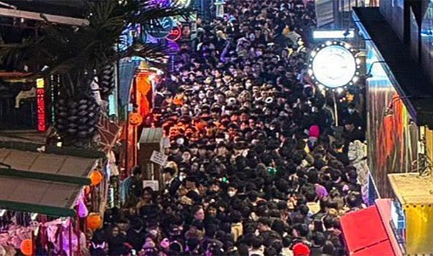 Ünlü şarkıcı izdihamda ezilerek hayatını kaybetti