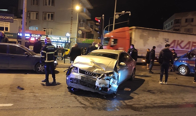 Yalova iki otomobil çarpıştı: 4 yaralı