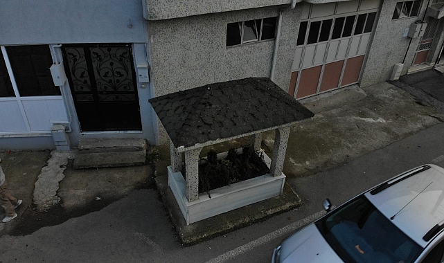 Yol kenarındaki mezar bir mahalleyi ikiye böldü, muhtar "şehir efsanesi" dedi