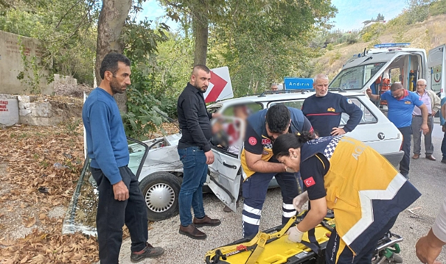 Yolcu minibüsü ile otomobil çarpıştı!