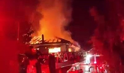 Alevlere teslim olan ev 2 kişiyi hayattan kopardı