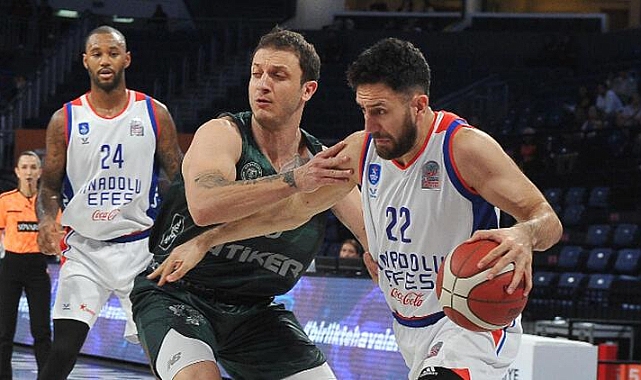 Anadolu Efes evinde kazandı