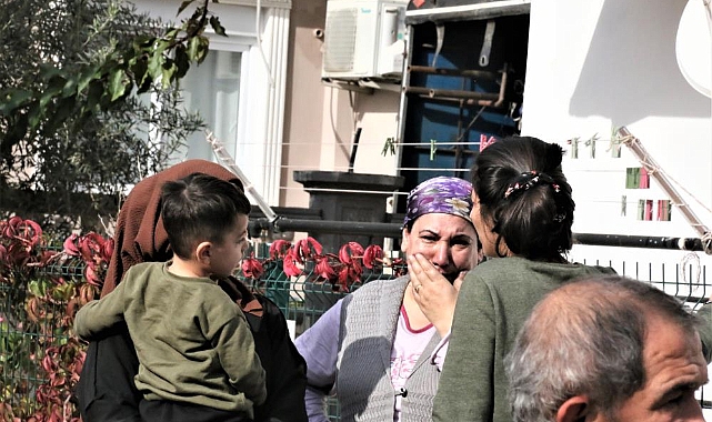 Annesini dışarı atıp, evi yaktı